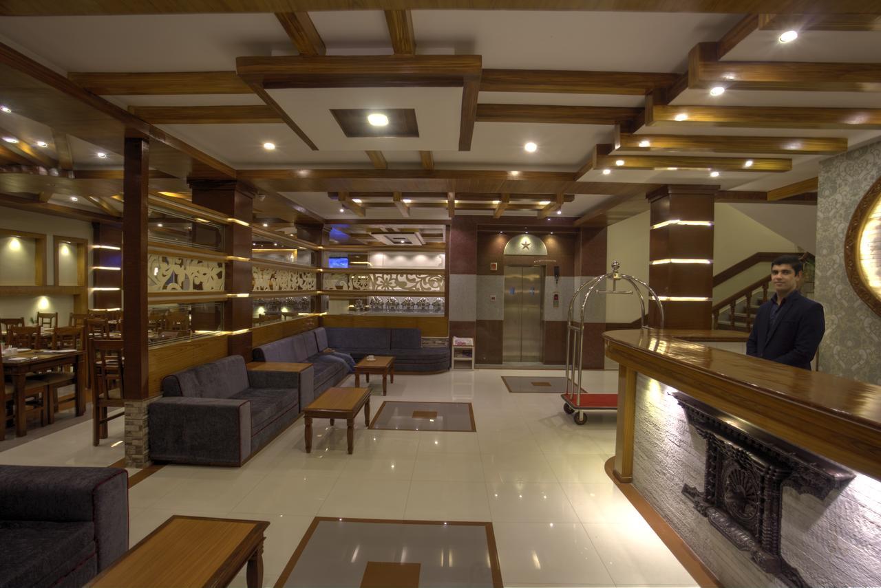 Hotel White Pearl Pokhara Eksteriør billede