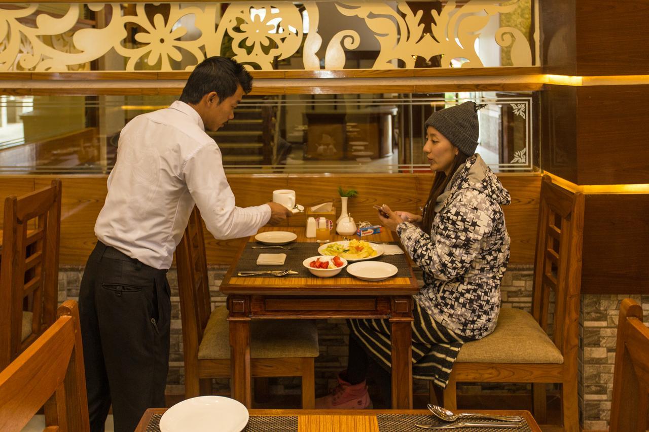 Hotel White Pearl Pokhara Eksteriør billede