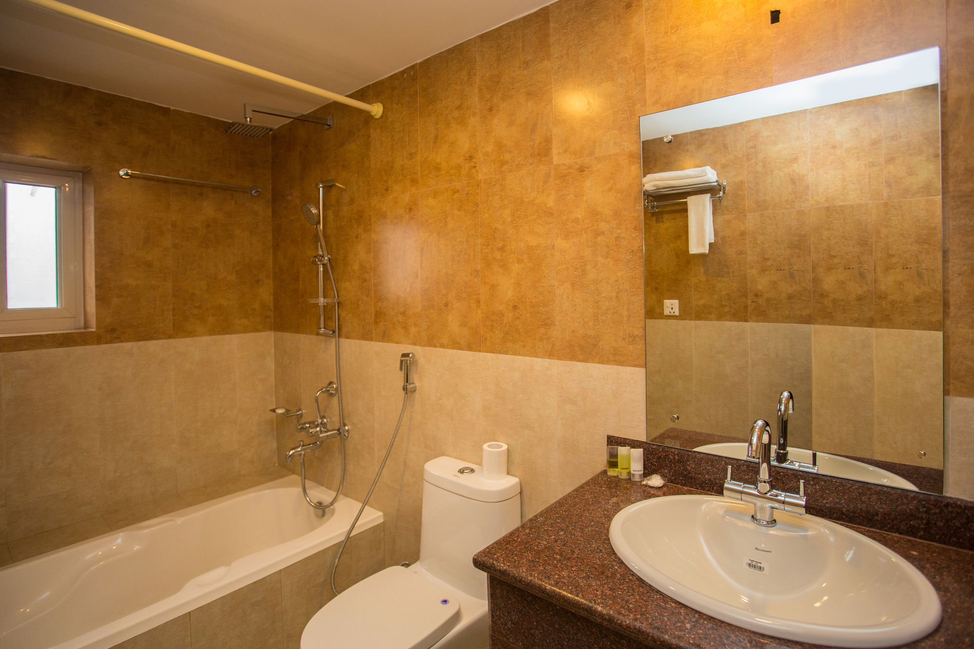 Hotel White Pearl Pokhara Eksteriør billede