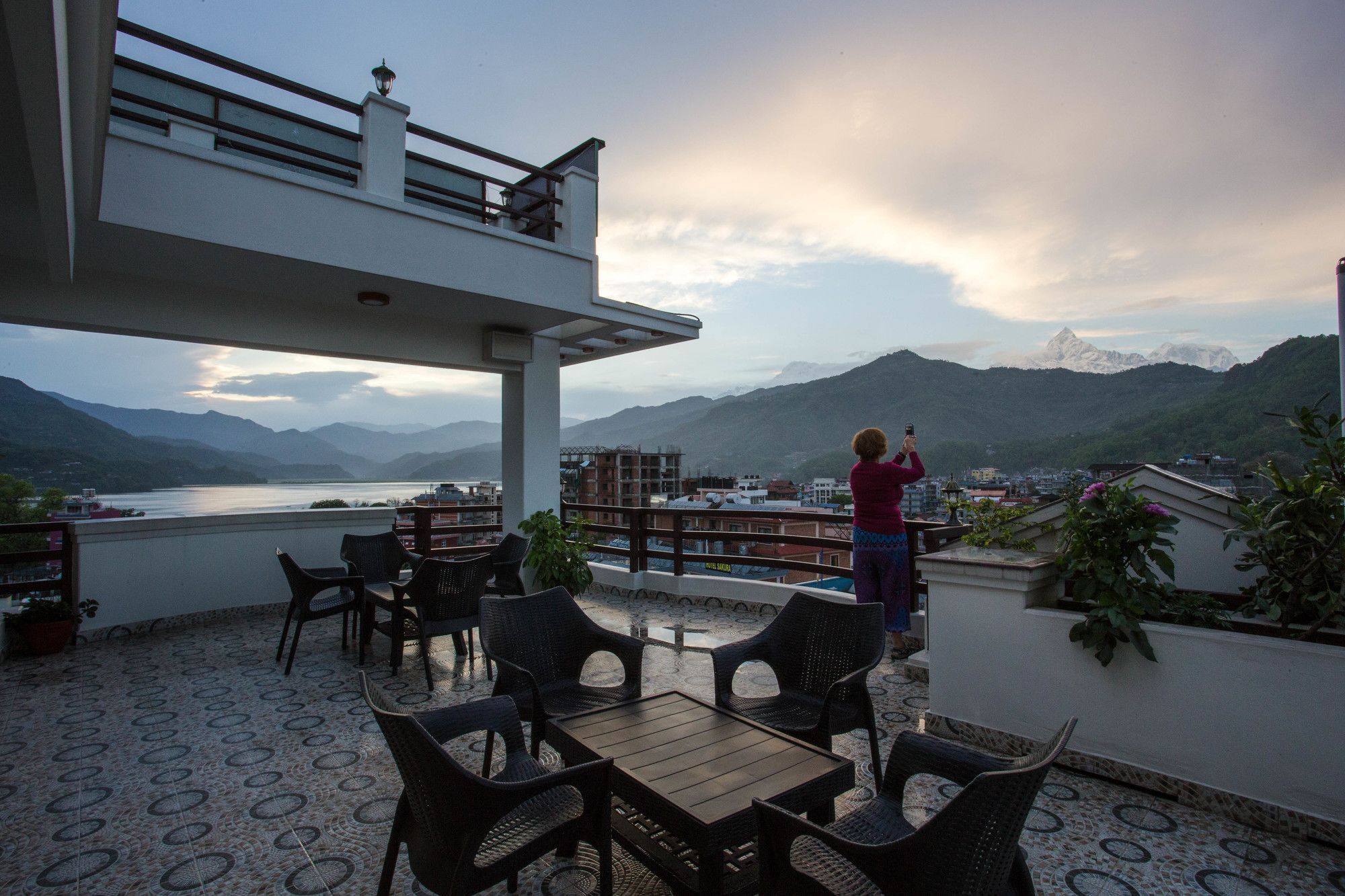 Hotel White Pearl Pokhara Eksteriør billede