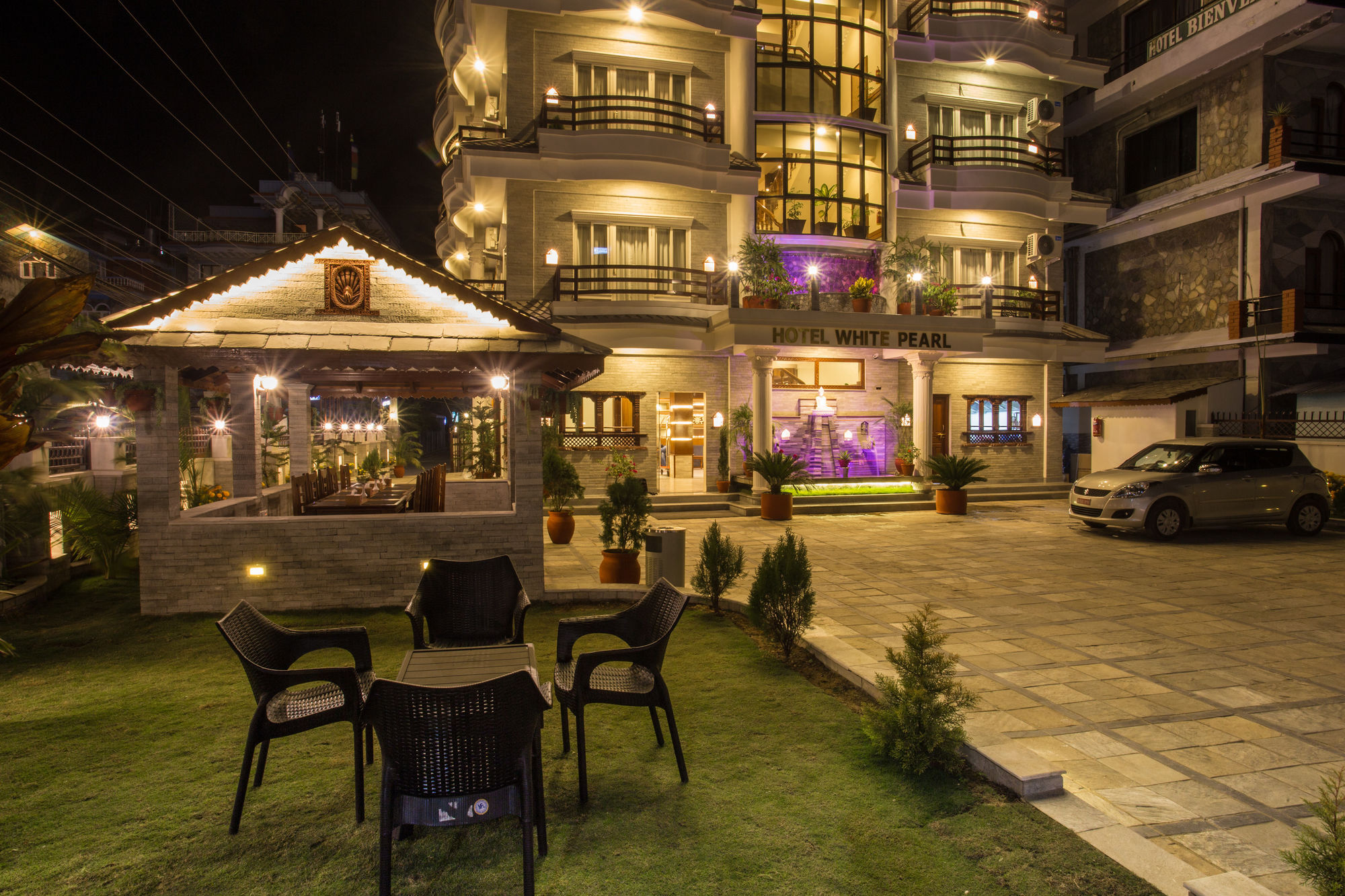 Hotel White Pearl Pokhara Eksteriør billede