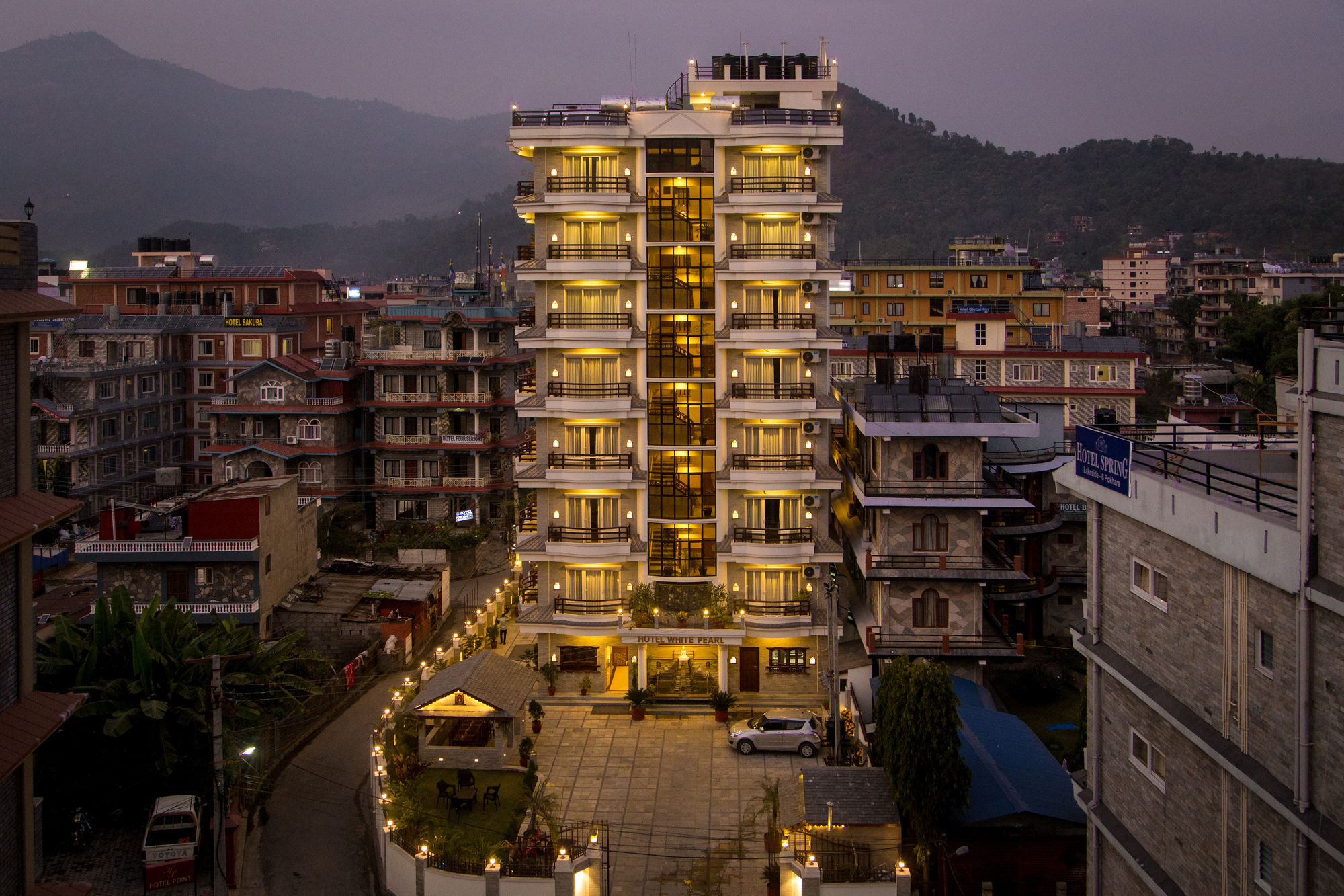 Hotel White Pearl Pokhara Eksteriør billede